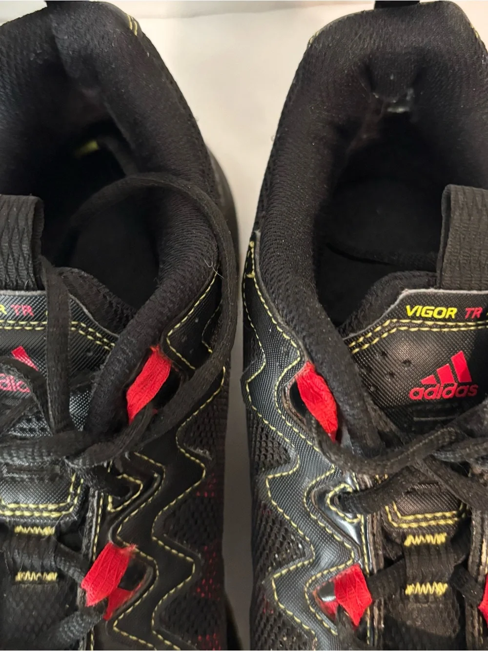 ADIDAS VIGOR TR 3  Men's Black, Red & Neon Yellow Trail Running Sneakers SZ 9.5